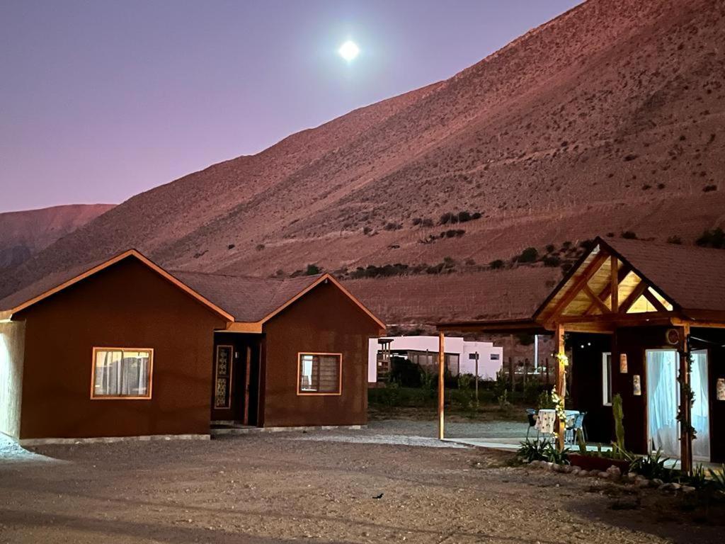 Cabanas Vicuna Cielo De Peralillo - Valle De Elqui Ngoại thất bức ảnh